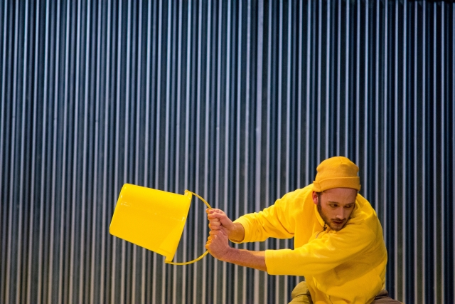 »Es ist nicht dort, es ist da.« Szenen von Eugène Ionesco,
Regie: Christian von Treskow, Biomechanik nach Meyerhold: Tony De Maeyer.
Werkstattinszenierung
